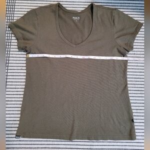 Paka Essential V-Neck